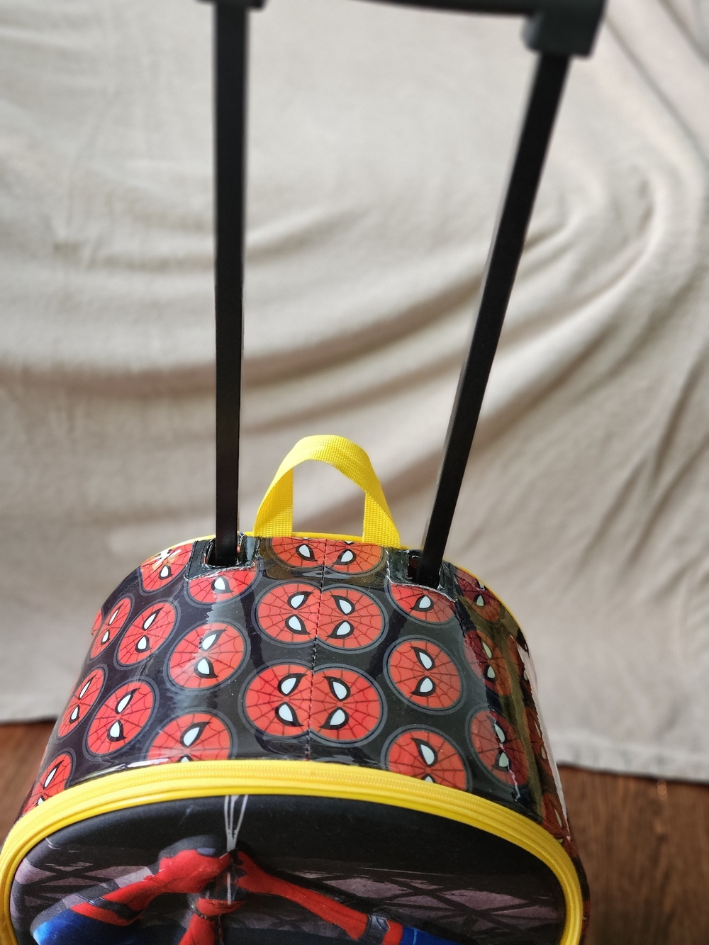 Spider-Man 'Queens' Edition, Kids Roller Luggage Disney Store Exclusive - Picture 3 of 13